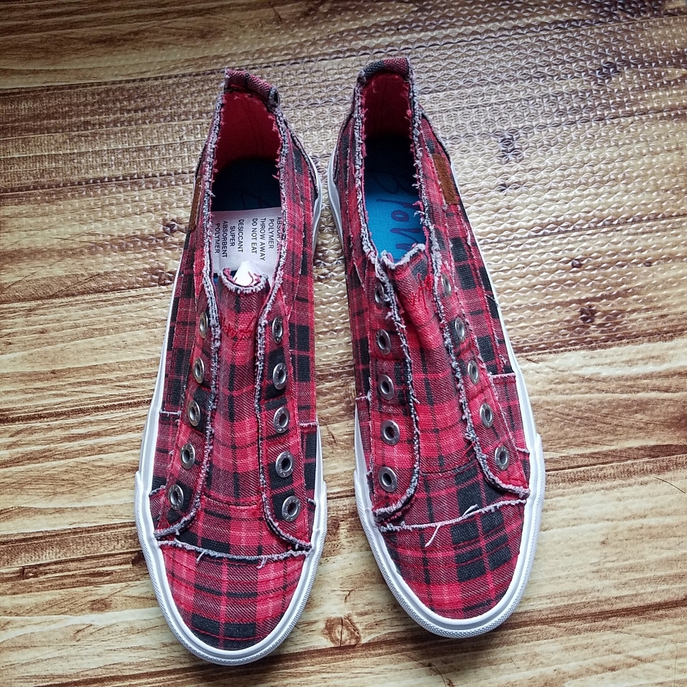 Blowfish Malibu Play Red Plaid Slip On Sneakers NWT Size 9 Christmas - Picture 6 of 16